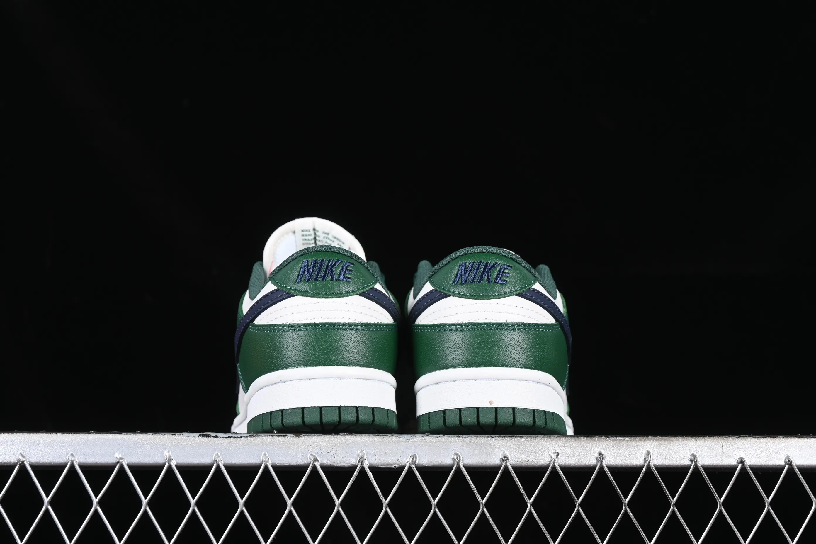 All Categories Nk SB Dunk Series Nk SB Dunk Low Low-top sneakers Cost-effective version Nk Dunk Low "Gorge Green" Retro white and green SB low-top sports and leisure sneakers DD1503-300